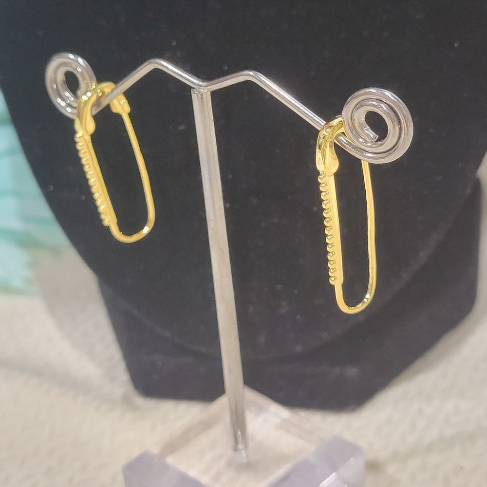 GOLD OVER STERLING SILVER SAFETY PIN 🧷 EARRINGS - Picture 6 of 7